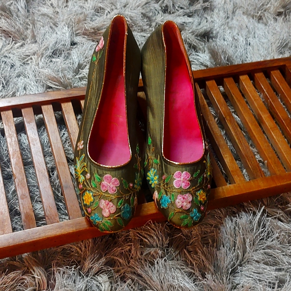 Taj Tajerie LTD. 1960s Embroidered Silk Heels